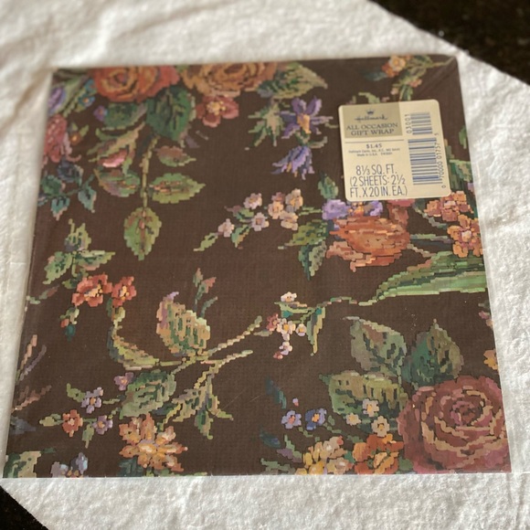 Vintage HALLMARK All-Occasion Floral Giftwrap - Picture 1 of 5